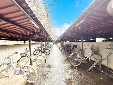 ���̑��@�O�ρ����]�Ԃ��g�����Ƒ��ɂ����S�̒��փX�y�[�X��~�n���ɂ��p��