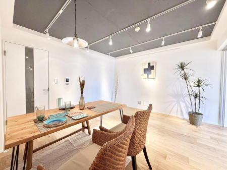 ���r���O�@���������R�Ɖ�b�����܂��A�S�n�悢�ЂƂƂ�