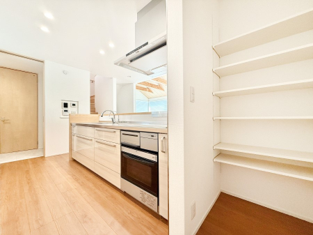 �L�b�`���@�������Ƒ����J��[�߂�A������̂���L�b�`��