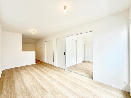 ���r���O�@���������S�n�̂����A���z�̃��r���O