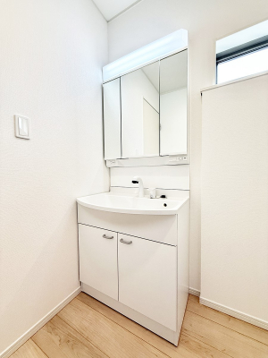 ʑEʏ@邢ʏ͖̎yłႢł