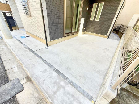 �@�O�ρ�����ɂ��钓�ԃX�y�[�X�Ȃ̂ň��S�ł���