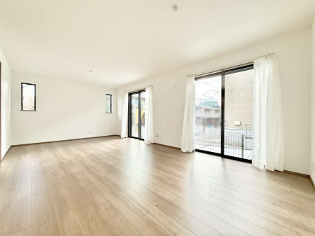 ���r���O�@���������S�n�̂����A���z�̃��r���O