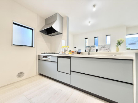 �L�b�`���@�������Ƒ����J��[�߂�A������̂���L�b�`��