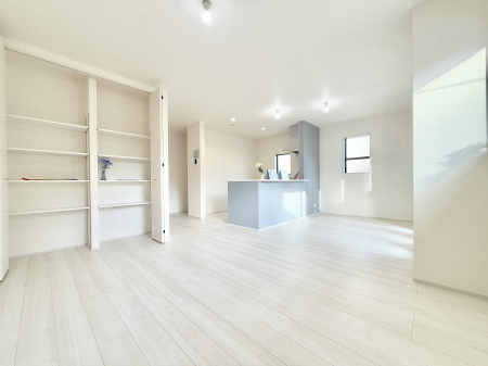 ���r���O�@���������S�n�̂����A���z�̃��r���O