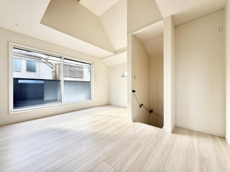 ���r���O�@���������S�n�̂����A���z�̃��r���O