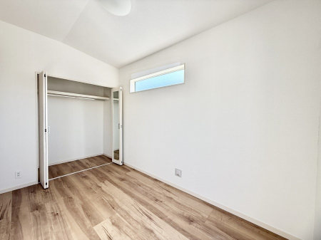 �Q���@�������V���v���ȋ�ԂŁA���[�t���x�b�h��f�X�N�ȂǁA���@�\�ȉƋ�����p���₷���ł�