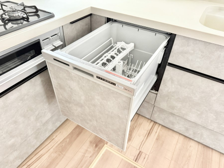 ���̑����ρ@�ݔ�����ԂȂ����I�H����s�J�s�J�Ɏd�グ�Ă���܂�