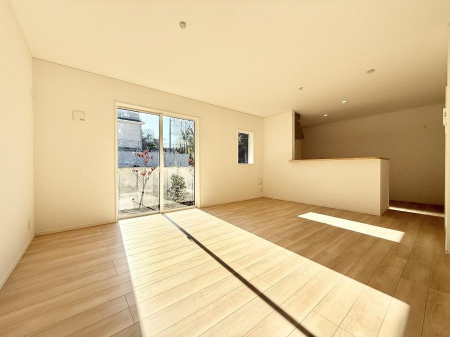 ���r���O�@���������S�n�̂����A���z�̃��r���O