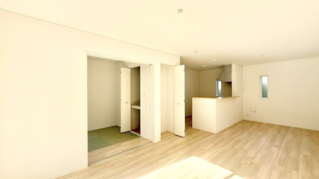 ���r���O�@���������S�n�̂����A���z�̃��r���O