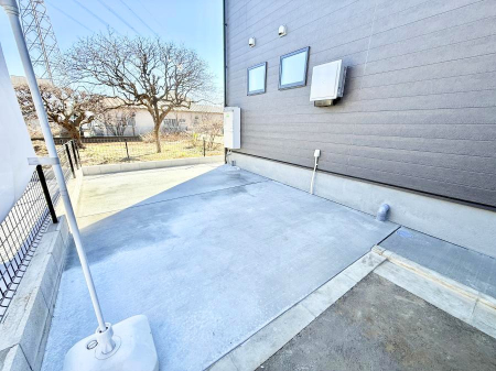 �@�O�ρ�����ɂ��钓�ԃX�y�[�X�Ȃ̂ň��S�ł���