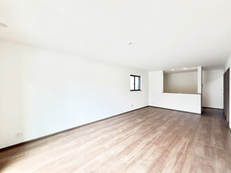 ���r���O�@���������S�n�̂����A���z�̃��r���O