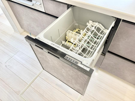 ���̑����ρ@�ݔ�����ԂȂ����I�H����s�J�s�J�Ɏd�グ�Ă���܂�