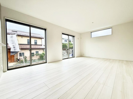 ���r���O�@���������S�n�̂����A���z�̃��r���O