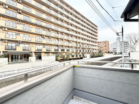 �o���R�j�[�@������ �G�߂̈ڂ낢����������J���I�ȋ�Ԃł�