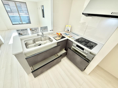 �L�b�`���@�������Ƒ����J��[�߂�A������̂���L�b�`��