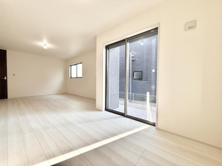 ���r���O�@���������S�n�̂����A���z�̃��r���O