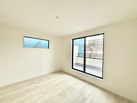 �Q���@�������V���v���ȋ�ԂŁA���[�t���x�b�h��f�X�N�ȂǁA���@�\�ȉƋ�����p���₷���ł�