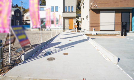 �@�O�ρ�����ɂ��钓�ԃX�y�[�X�Ȃ̂ň��S�ł���