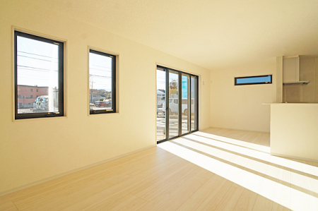 ���r���O�@�������Ƒ������R�ƏW�܂�A�y�������Ԃ��߂����郊�r���O