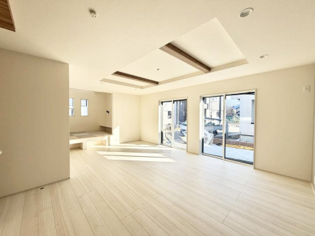 ���r���O�@���������S�n�̂����A���z�̃��r���O