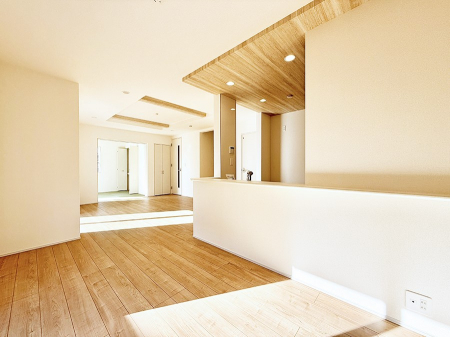 ���r���O�@���������S�n�̂����A���z�̃��r���O