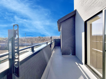 �o���R�j�[�@������ �G�߂̈ڂ낢����������J���I�ȋ�Ԃł�