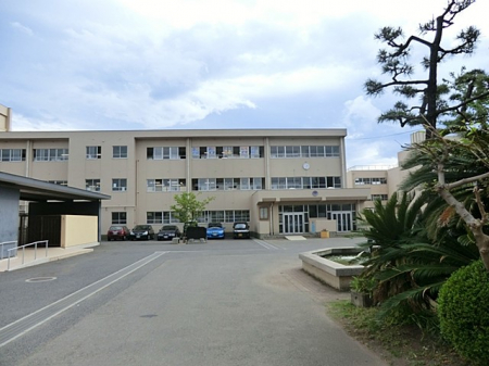 ���ӊ��@���w�Z 1300m ������s����ꒆ�w�Z