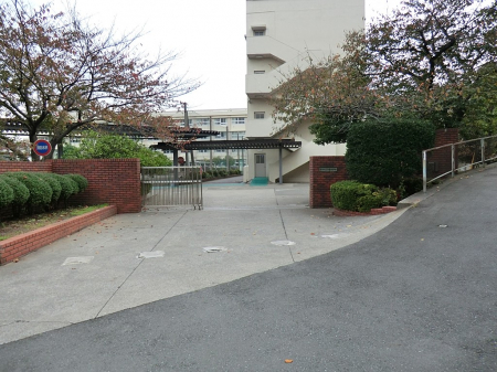 ���ӊ��@���w�Z 900m ���l�s�����Ē��w�Z