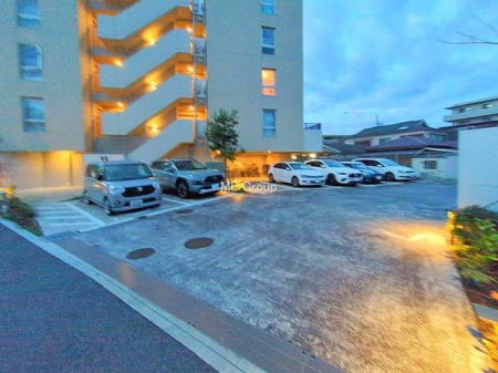 ���ԏ�@�O�ρ�����ɂ��钓�ԃX�y�[�X�Ȃ̂ň��S�ł���