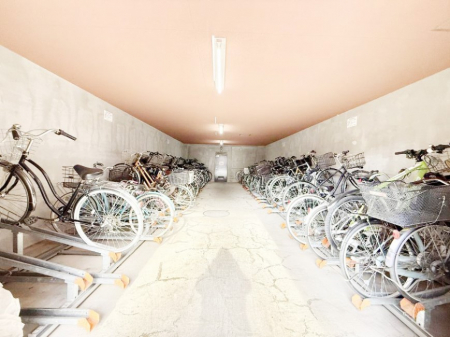 ���̑��@�O�ρ��~�n���ɒ��֏���������Ă���A���]�Ԃ̗��p���X���[�Y�ł�