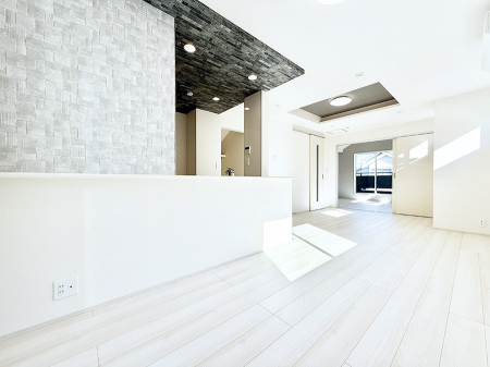 ���r���O�@���������S�n�̂����A���z�̃��r���O