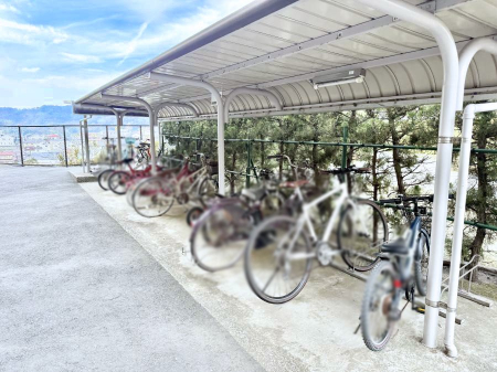 ���̑��@�O�ρ��~�n���ɒ��֏���������Ă���A���]�Ԃ̗��p���X���[�Y�ł�