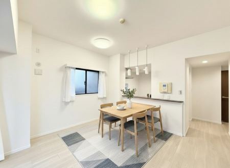 �L�b�`���@�������Ƒ��ƂȂ���A�R�~���j�P�[�V�����̏ꁦ�Ƌ��CG�ł�