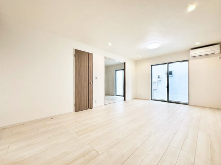 ���r���O�@���������S�n�̂����A���z�̃��r���O