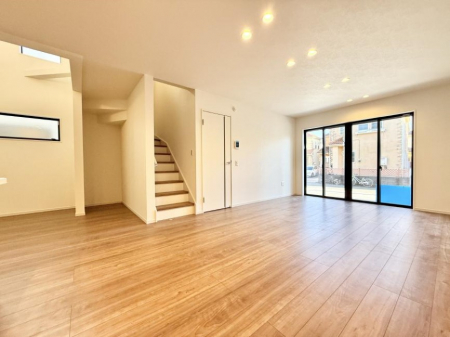 ���r���O�@���������S�n�̂����A���z�̃��r���O