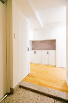 ���ց@����