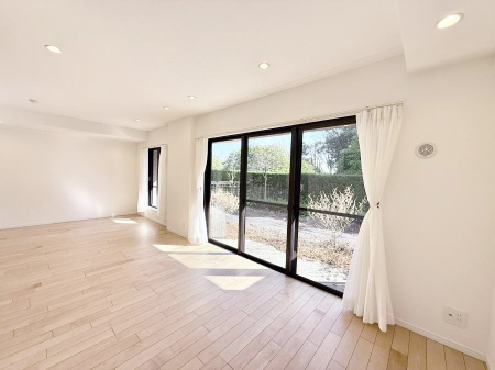 ���r���O�@���������S�n�̂����A���z�̃��r���O