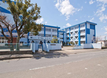 ���ӊ��@���w�Z 300m ���쒬�����쒆�w�Z