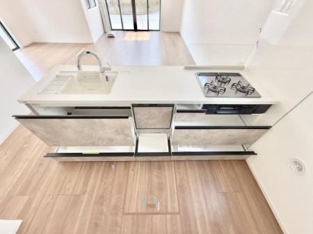 �L�b�`���@�������Ƒ����J��[�߂�A������̂���L�b�`��