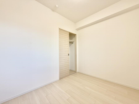 �Q���@�������V���v���ȋ�ԂŁA���[�t���x�b�h��f�X�N�ȂǁA���@�\�ȉƋ�����p���₷���ł�