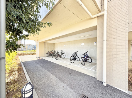 ���̑��@�O�ρ����]�Ԃ��g�����Ƒ��ɂ����S�̒��փX�y�[�X��~�n���ɂ��p��