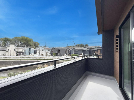 �o���R�j�[�@������ �G�߂̈ڂ낢����������J���I�ȋ�Ԃł�