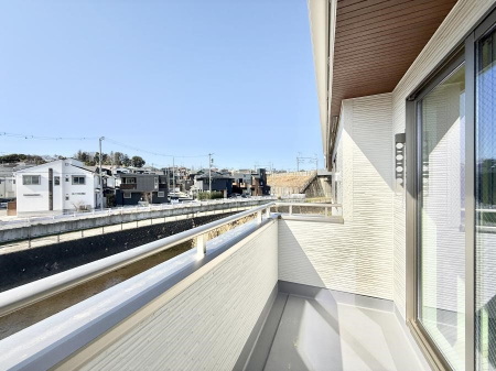 �o���R�j�[�@������ �G�߂̈ڂ낢����������J���I�ȋ�Ԃł�