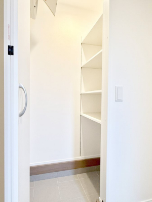 ���[�@�������V���[�Y�C���N���[�[�b�g�t�Ȃ̂ŁA�O�Ŏg�������܂Ƃ߂Ď��[�A�������茺�ւ�  