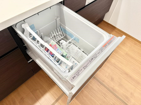 ���̑����ρ@�ݔ�����ԂȂ����I�H����s�J�s�J�Ɏd�グ�Ă���܂�