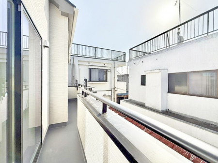 �o���R�j�[�@������ �G�߂̈ڂ낢����������J���I�ȋ�Ԃł�