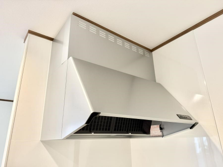 ���̑����ρ@�ݔ����������̏��C����������C��ɗU������A�����I�ɔr�����ł��܂��B