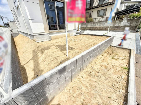 ���̑��@�O�ρ��~�n���ɂ�Ƃ肠��΂̃X�y�[�X������A���₩�ȕ��͋C�ł�