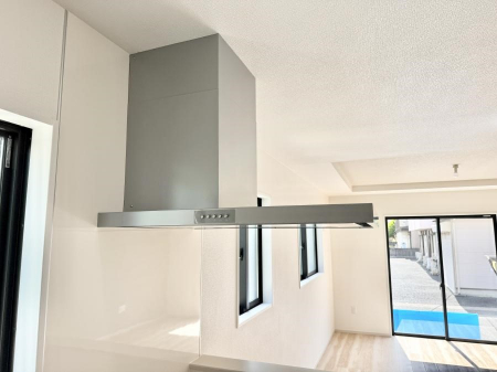 ���̑����ρ@�ݔ����t�[�h�ɕ����Ă���ׁA���������C��ɗU������A�����I�ɔr�����ł��܂�